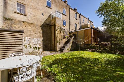 4 bed property, in Combe Road, £280,000