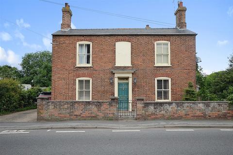 3 bed property, in 47 High Street, £295,000