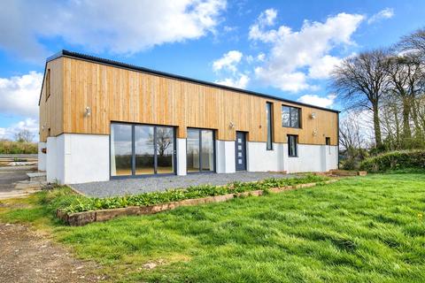 4 bed property, in Sutcombe, £650,000