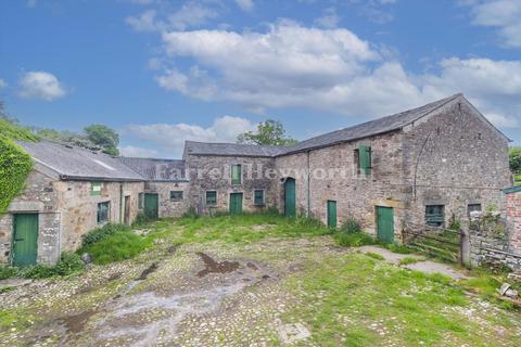 4 bed property, in Thwaite Gate Farm, £600,000