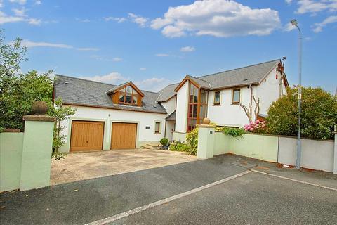 5 bed property, in Mount Cawit, £480,000