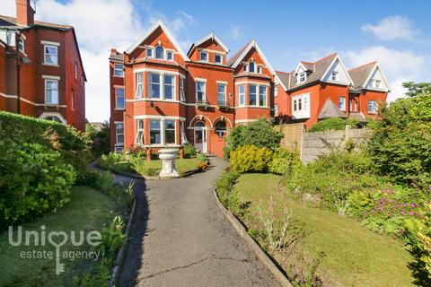 7 bed property, in Clifton Drive South, £649,950