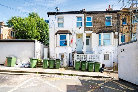 2 bed property, in Elmdene Road, £275,000