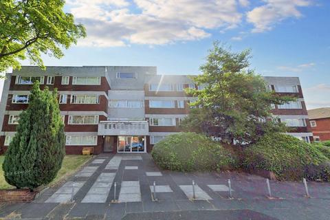 1 bed property, in Holland Road, £75,000