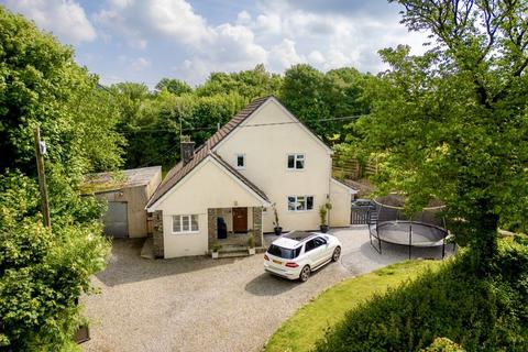 5 bed property, in Little Orchard, £500,000