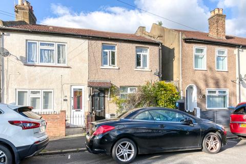 2 bed property, in Elm Road, £425,000