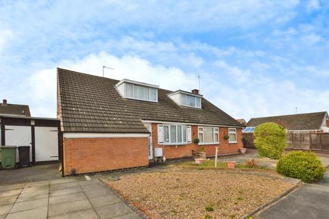 3 bed property, in Pitton Close, £240,000
