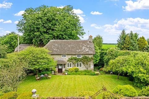3 bed property, in Donhead St Andrew, £550,000