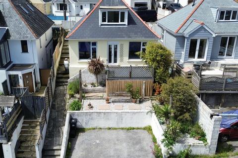 5 bed property, in Upper Hillcrest, £300,000
