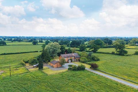 5 bed property, in Higher Penley, £850,000