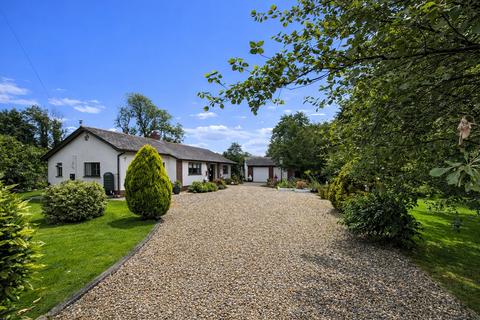 3 bed property, in Crugybar, £440,000