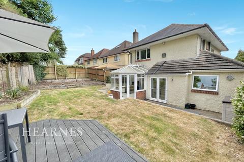 3 bed property, in Cecil Avenue, £635,000