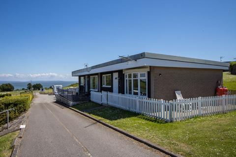 2 bed property, in Lavernock Point, £57,500