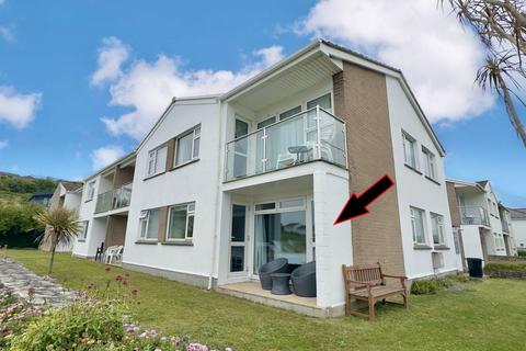 2 bed property, in Mawgan Porth, £395,000