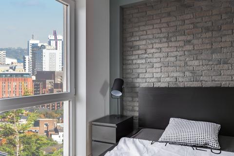 1 bed property, in at Central Leeds Apartments, £90,000