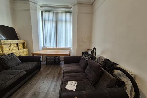 8 bed property, in Grey Road, £300,000