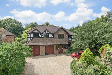 5 bed property, in Horley Road, £825,000
