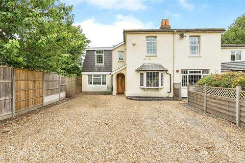 4 bed property, in Farm Cottages, £650,000