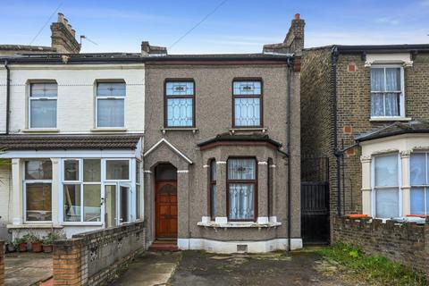 3 bed property, in Sebert Road, £800,000
