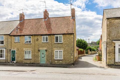 2 bed property, in Northampton Road, £375,000