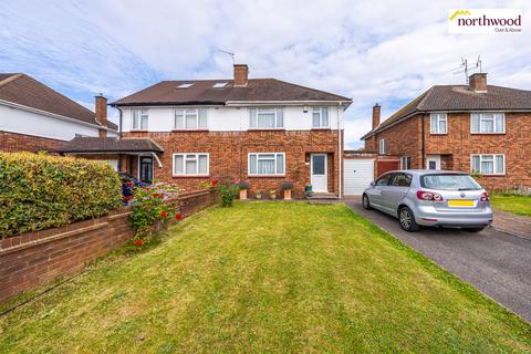 3 bed property, in Mill Way, £610,000