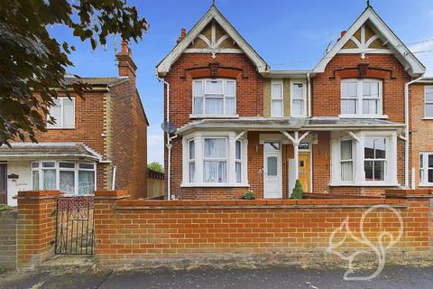 3 bed property, in Victory Road, £375,000