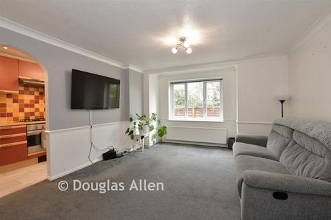 1 bed property, in Haslemere Road, £167,500