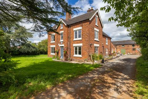 5 bed property, in Fields Farm, £1,500,000
