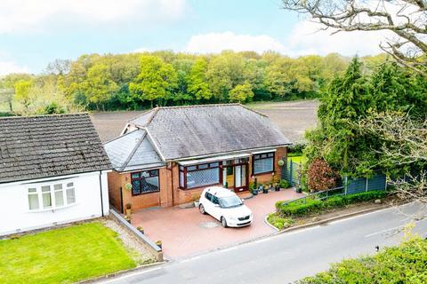 2 bed property, in Wood Lane, £550,000