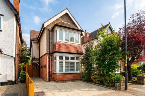4 bed property, in Southam Road, £425,000