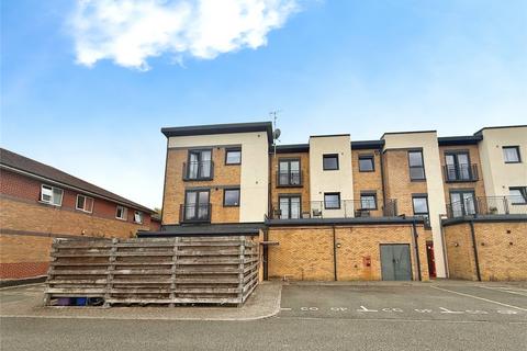 2 bed property, in Buckingham Road, £200,000