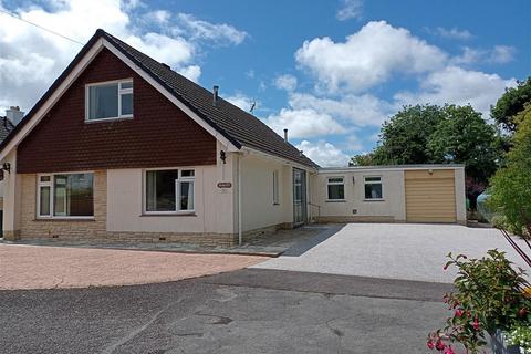 4 bed property, in Maes-y-Coed, £335,000