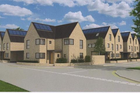 Studio, in 172 Anlaby Park Road South, £370,000