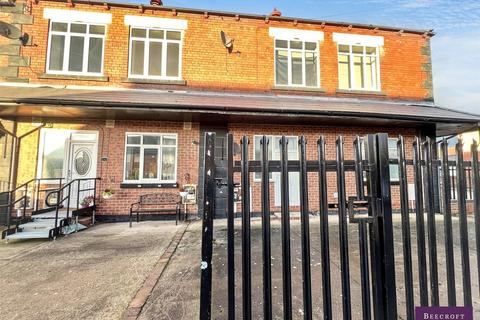 1 bed property, in 84, £67,000