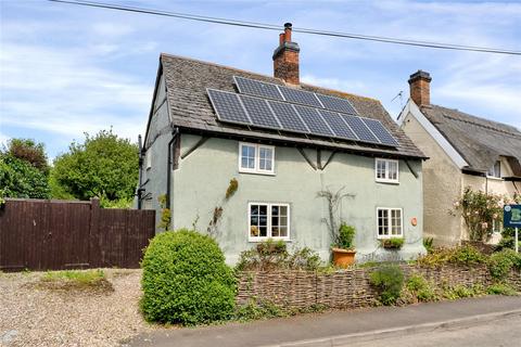 3 bed property, in Main Street, £500,000