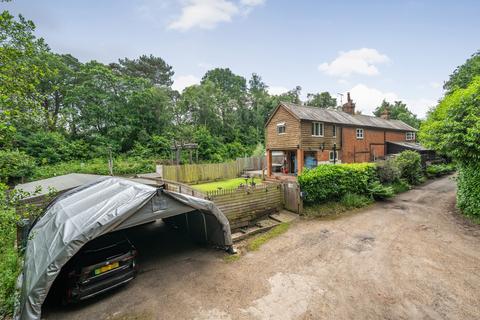 3 bed property, in Woking, £600,000