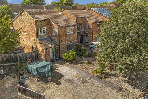 4 bed property, in Mattock Way, £465,000