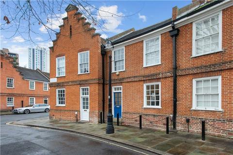 3 bed property, in Denny Crescent, £1,100,000