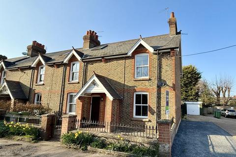2 bed property, in Park Road, £450,000