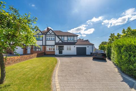4 bed property, in Mortimer Crescent, £760,000