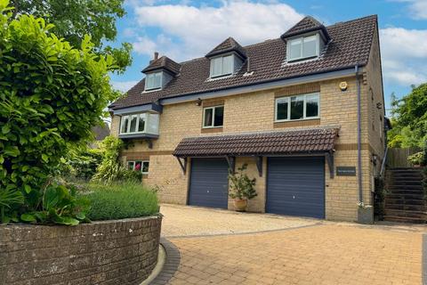 4 bed property, in Wotton Road, £835,000
