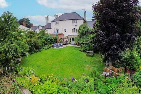 6 bed property, in Green Road, £650,000