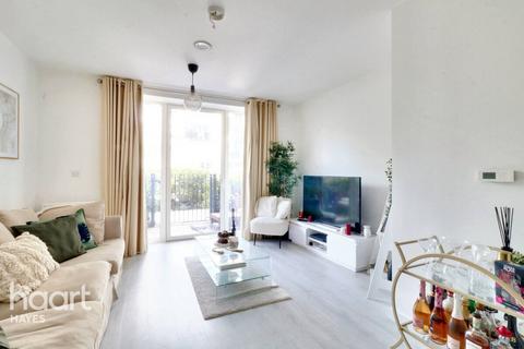 1 bed property, in Carnation Gardens, £325,000