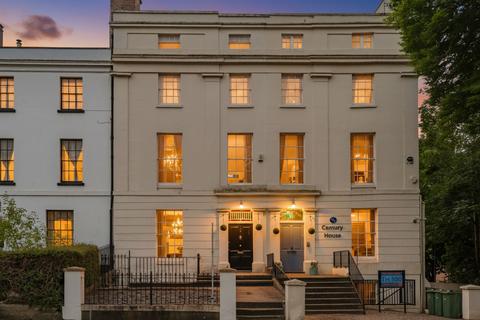 5 bed property, in London Road, £650,000