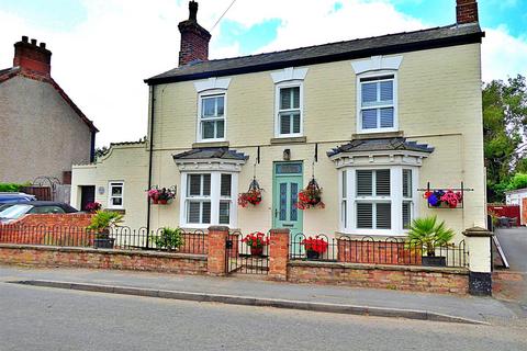 3 bed property, in The Old Manse, £360,000
