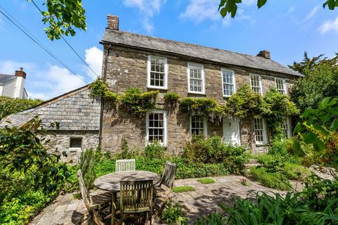 5 bed property, in Treburgett, £950,000