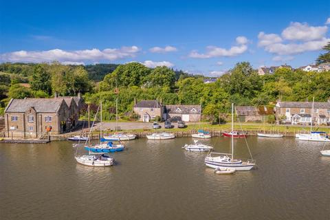 3 bed property, in The Quay, £795,000