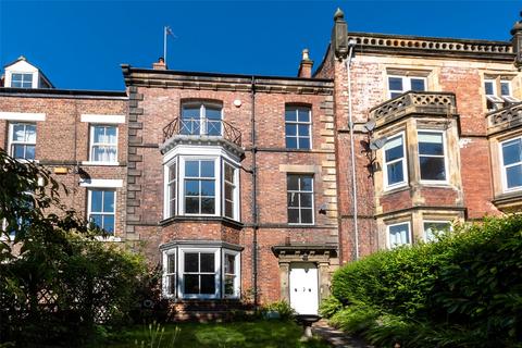 4 bed property, in Victoria Terrace, £750,000