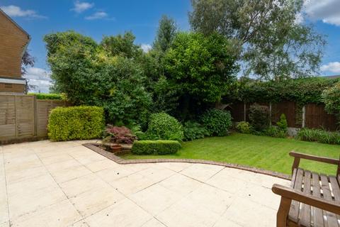 4 bed property, in Rooks Meadow, £639,500