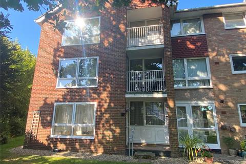 2 bed property, in Ashley Road, £130,000